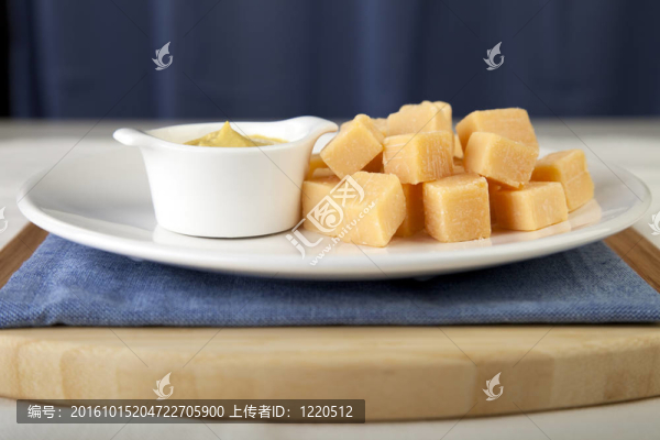 奶酪和辣芥末