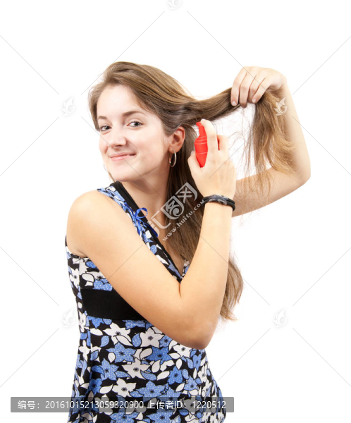 與toilletries噴霧的女孩