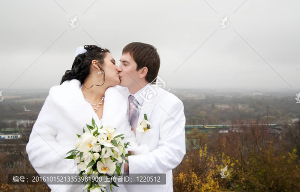 夫婦在他們的婚禮