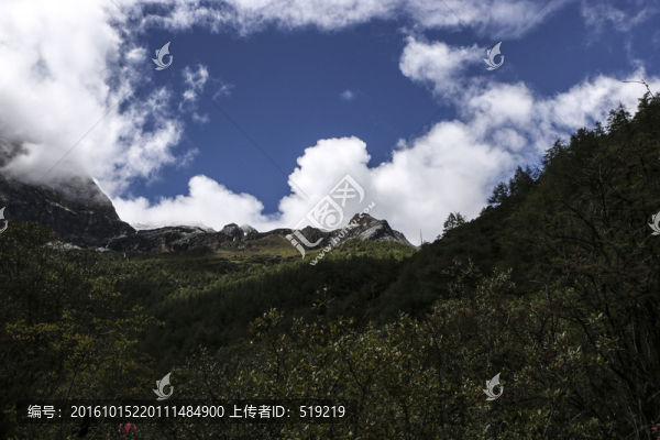 藍(lán)天白云