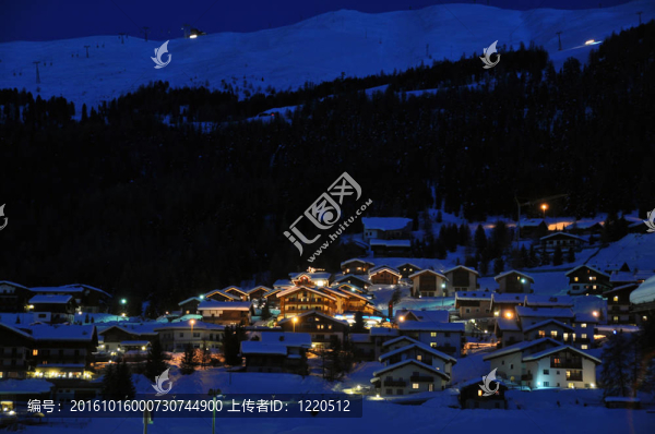 滑雪村夜景