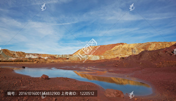 小小的湖