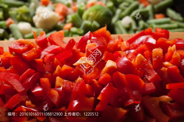 蔬菜明亮；削減。