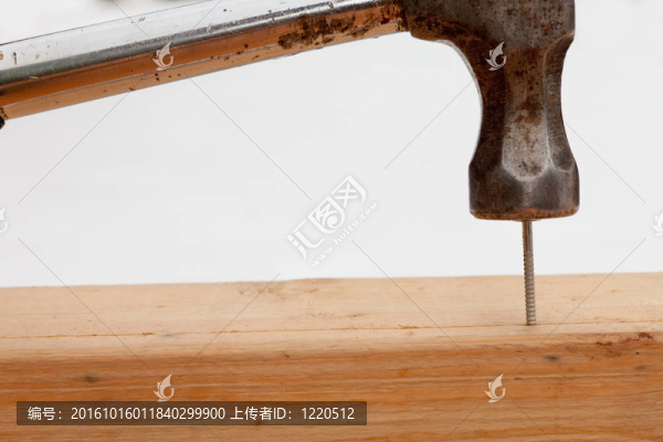 釘在頭上