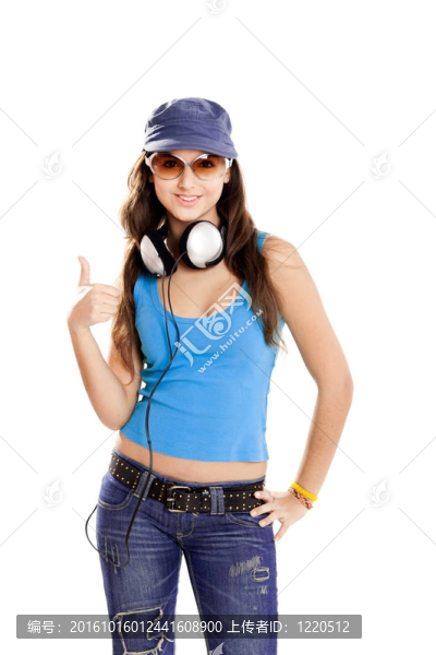 年輕女孩聽音樂