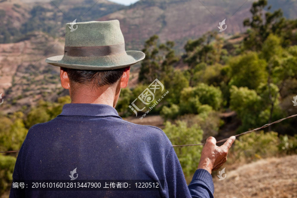 美國南部安第斯山脈的一個(gè)農(nóng)民；在美國的首都；南部的一個(gè)州，在南美洲的一個(gè)農(nóng)民，
