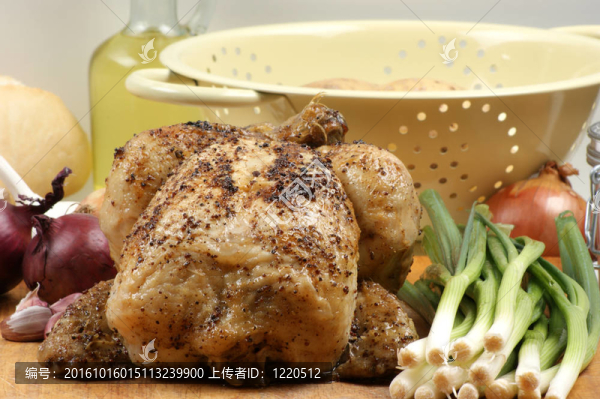 一份烤雞有機(jī)蔬菜