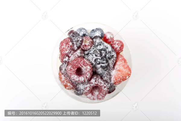 漿果加糖粉