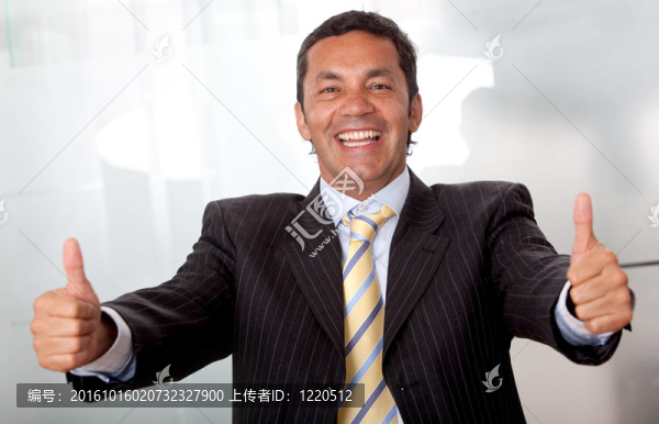 生意人豎起大拇指