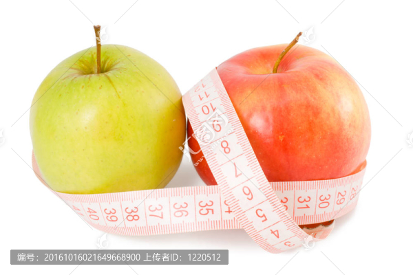 粉紅卷尺和兩個蘋果