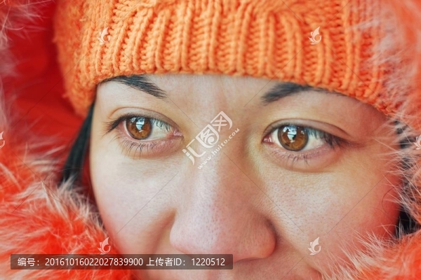 女孩的一瞥