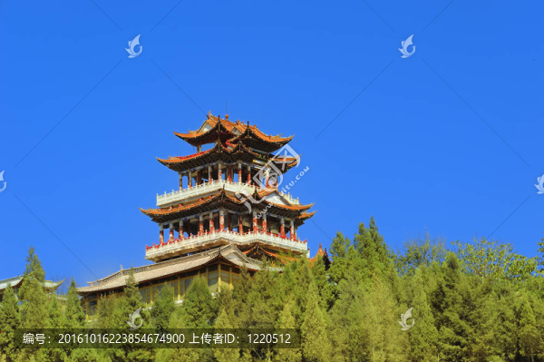 中國的廟宇亭臺和天空