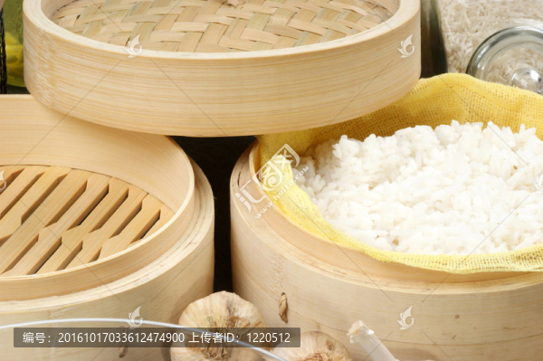 蒸籠蒸有機(jī)米飯