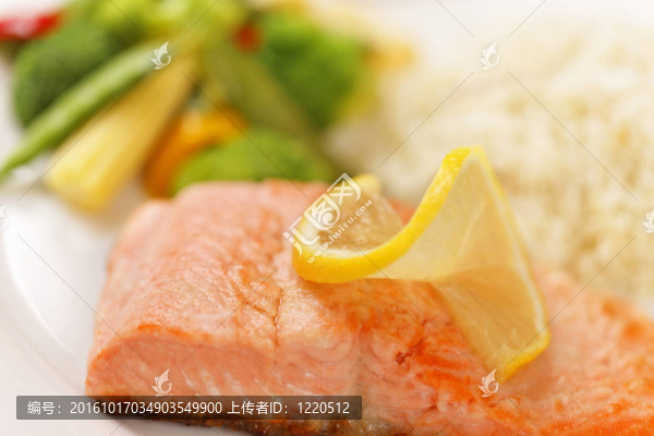 宏觀三文魚柳飯