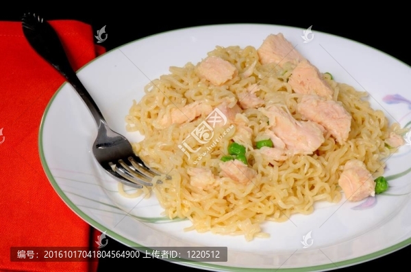 雞肉面條。