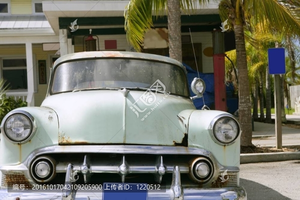 經(jīng)典舊貨老美國輕型綠色汽車