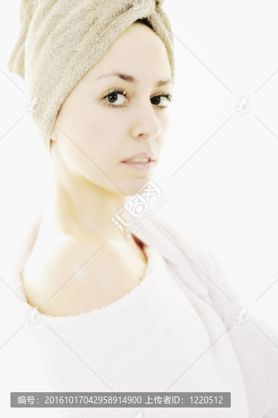 女人用毛巾