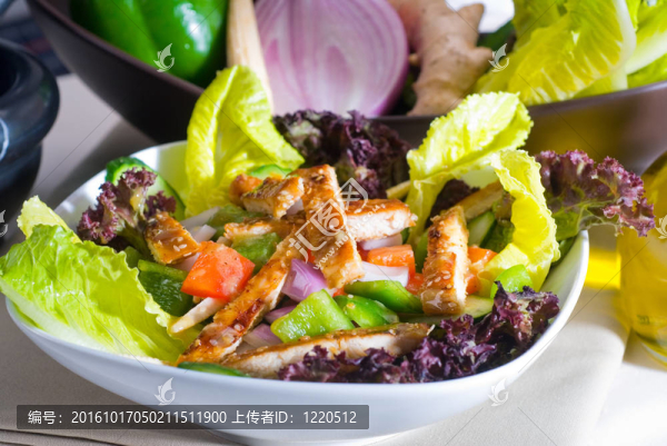 芝麻雞沙拉