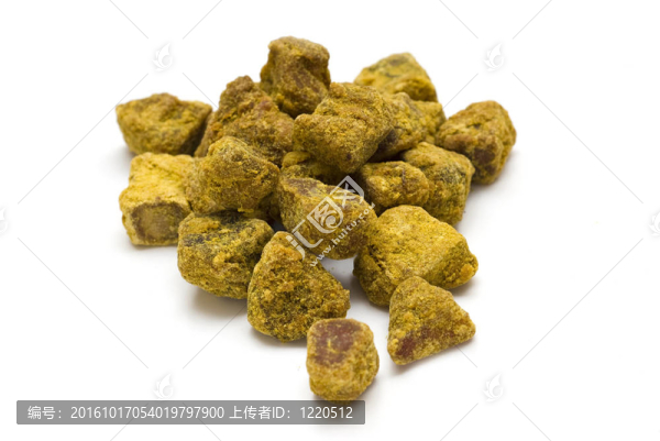 干咖喱牛肉生澀的白色隔離