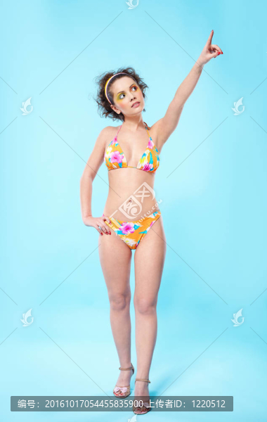 美麗的女孩在比基尼