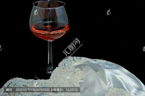 靜物與胭脂葡萄酒和內(nèi)衣