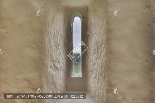 狹窄的窗戶
