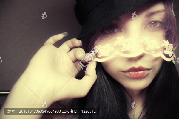 戴帽子和面紗的漂亮女人