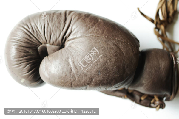 舊皮拳擊手套