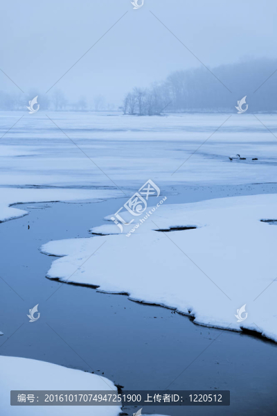 凍結湖流