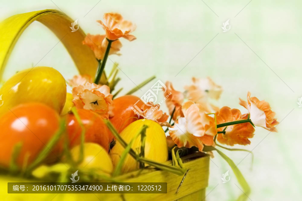黃橙色的復(fù)活節(jié)籃子