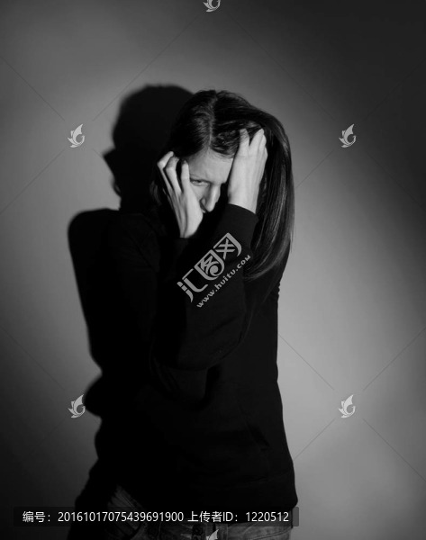 患有嚴(yán)重抑郁癥的年輕婦女