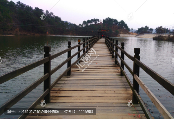 山區(qū)木橋