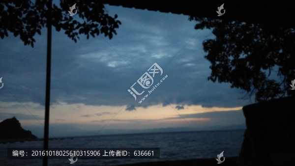清晨湖面