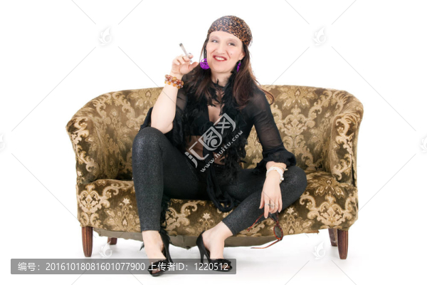 嬉皮士的吸煙的女人