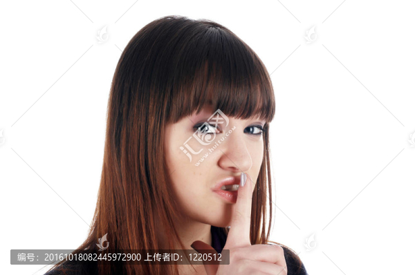 歡快的迷人黑發(fā)女深藍(lán)色的毛衣