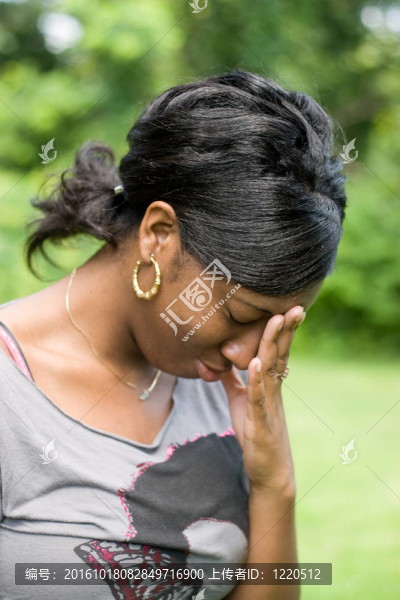 心煩意亂的女人