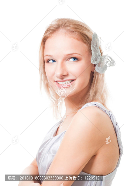 金發(fā)女人與蝴蝶在她的頭發(fā)