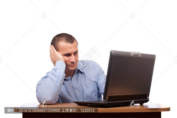 商人在筆記本電腦