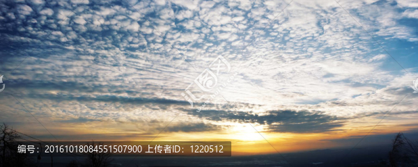 日落的彩色天空