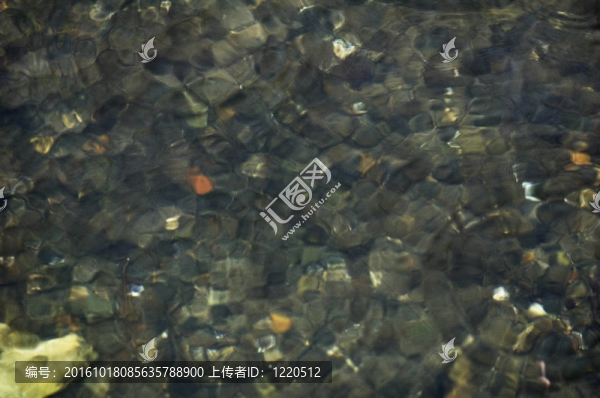 水下的石頭