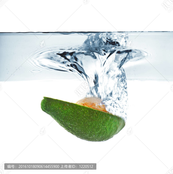 鱷梨掉進(jìn)水里