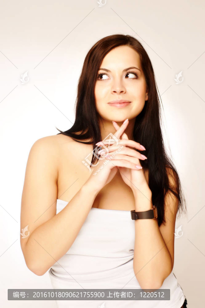 女孩看空白-特寫一個美麗的女性模特肖像?？粗赃厼榉指糸_的