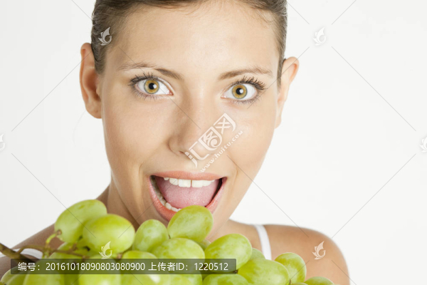年輕女人與葡萄的肖像