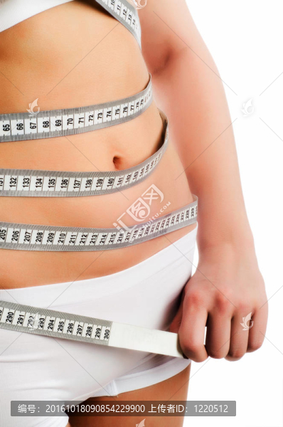 女人測(cè)量完美形狀的美麗大腿。