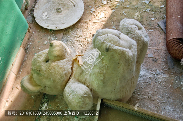 昏昏欲睡的泰迪熊