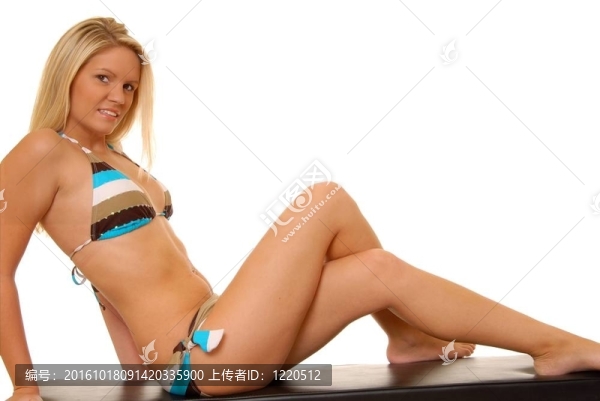 可愛(ài)的金發(fā)女孩的比基尼