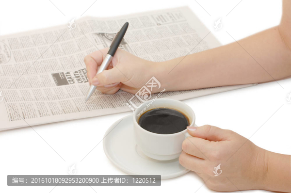 咖啡杯在白色的手上
