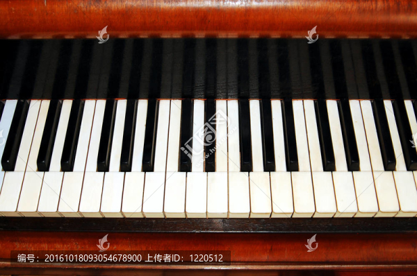 舊鋼琴