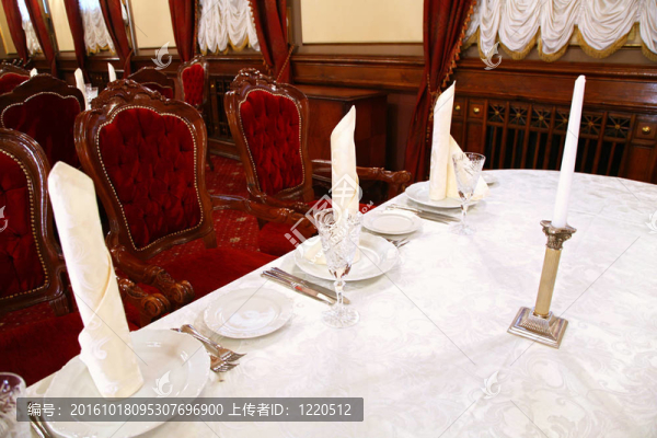 桌子在餐廳