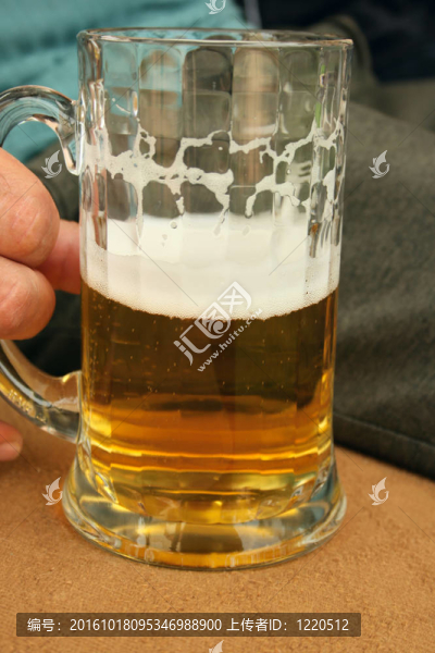 啤酒在手